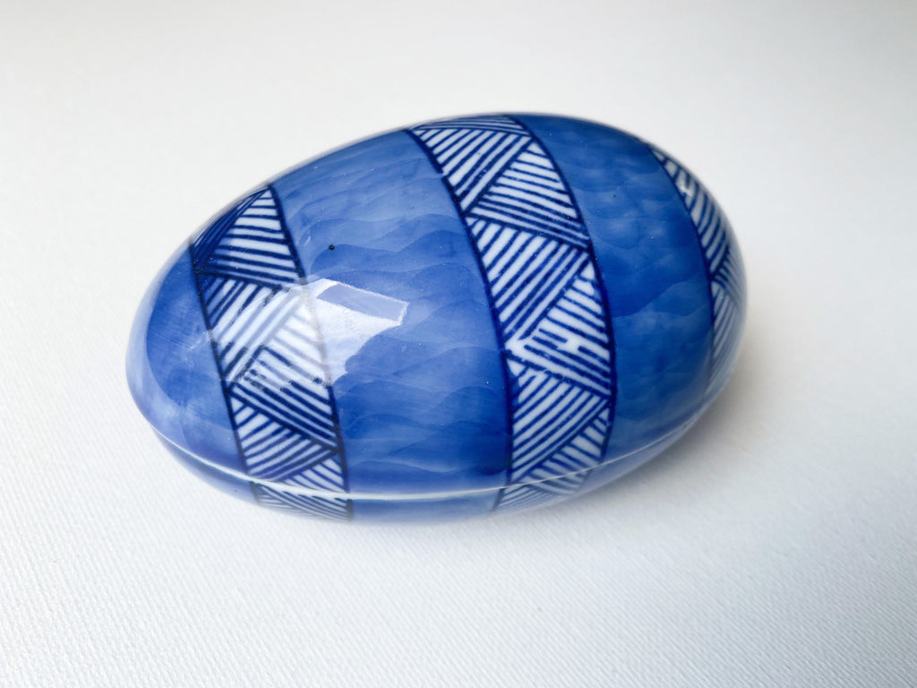 Amaya Egg Trinket Box - Vintage Blue & White Porcelain Egg Keepsake Box/Treasure Box/Pill Box /Easter Decoration/Easter Décor/Holiday Decor