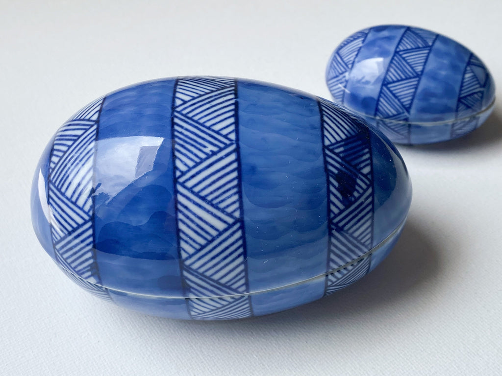 Amaya Egg Trinket Box - Vintage Blue & White Porcelain Egg Keepsake Box/Treasure Box/Pill Box /Easter Decoration/Easter Décor/Holiday Decor