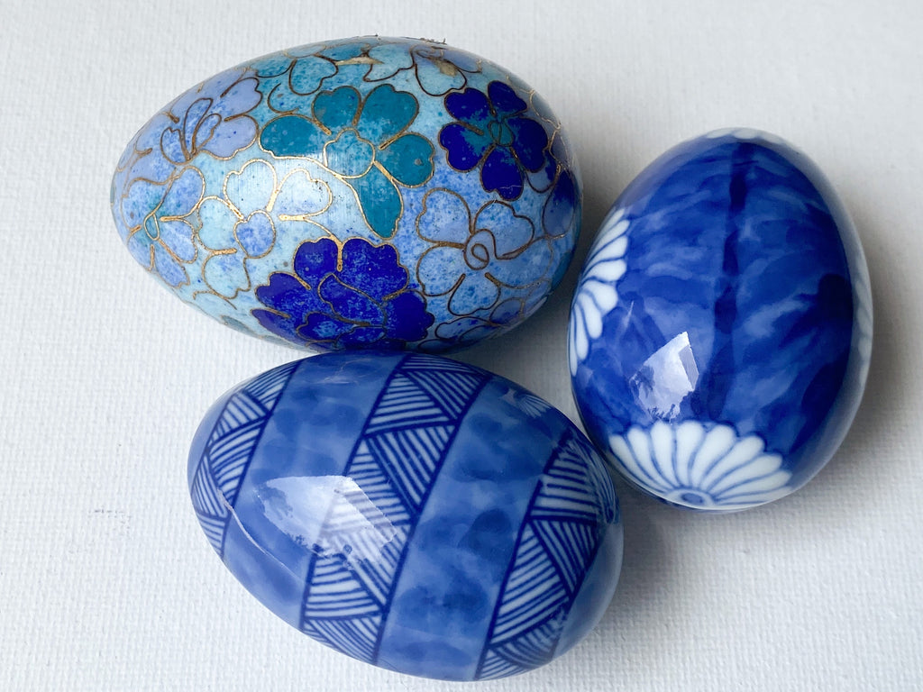 Akina Egg Trinket Box - Vintage Blue and White Porcelain Egg Keepsake Box/Treasure Box/Pill Box/Easter Decoration/Easter Décor/Holiday Decor