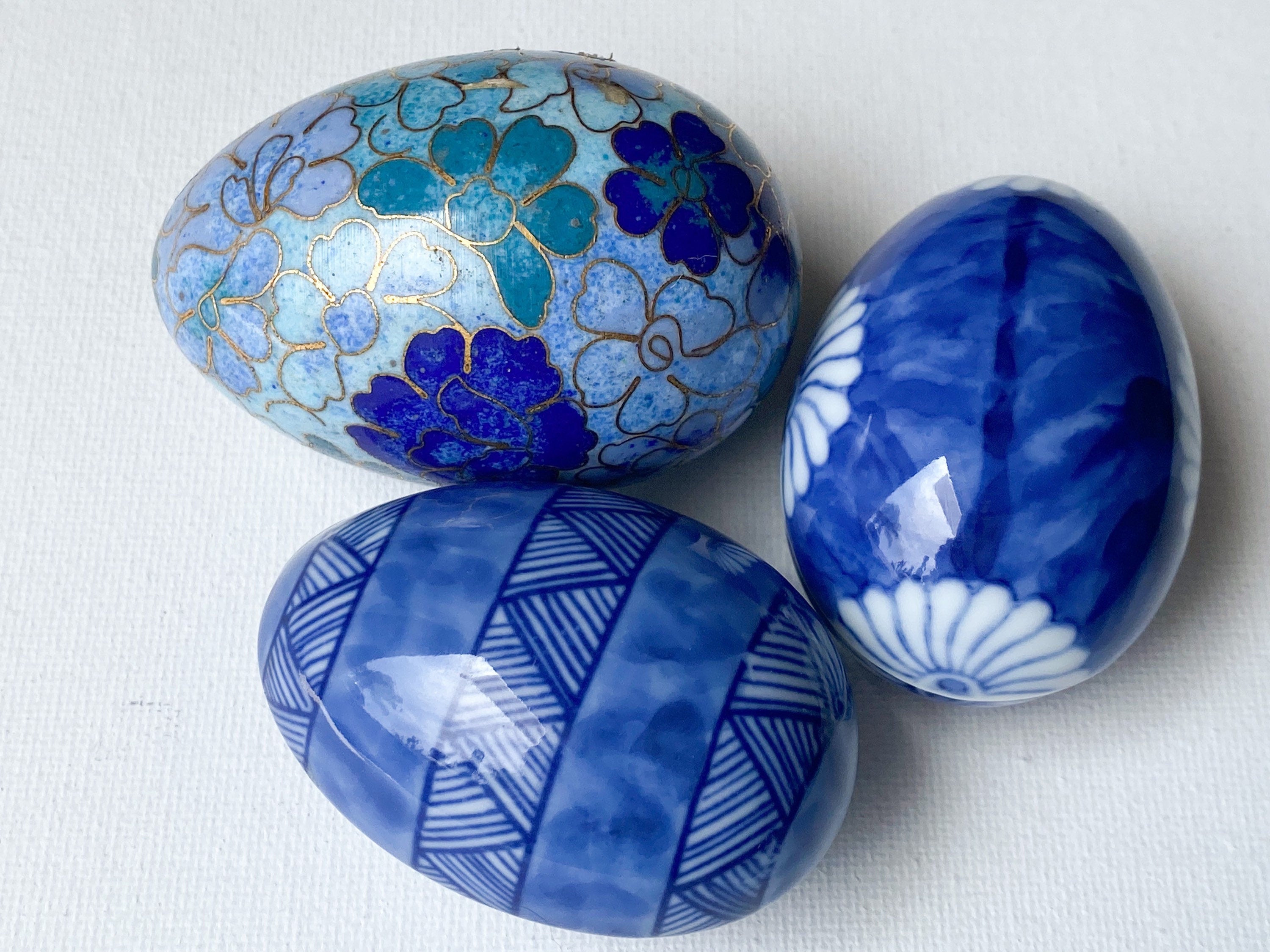Akina Egg Trinket Box - Vintage Blue and White Porcelain Egg Keepsake Box/Treasure Box/Pill Box/Easter Decoration/Easter Décor/Holiday Decor