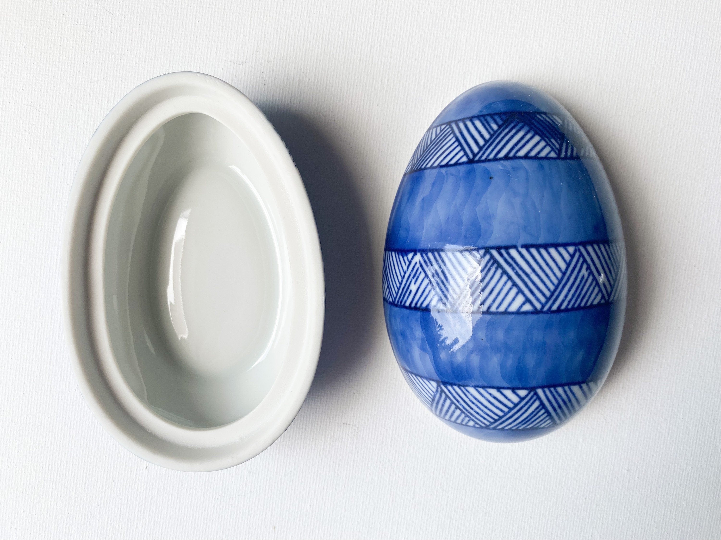 Amaya Egg Trinket Box - Vintage Blue & White Porcelain Egg Keepsake Box/Treasure Box/Pill Box /Easter Decoration/Easter Décor/Holiday Decor