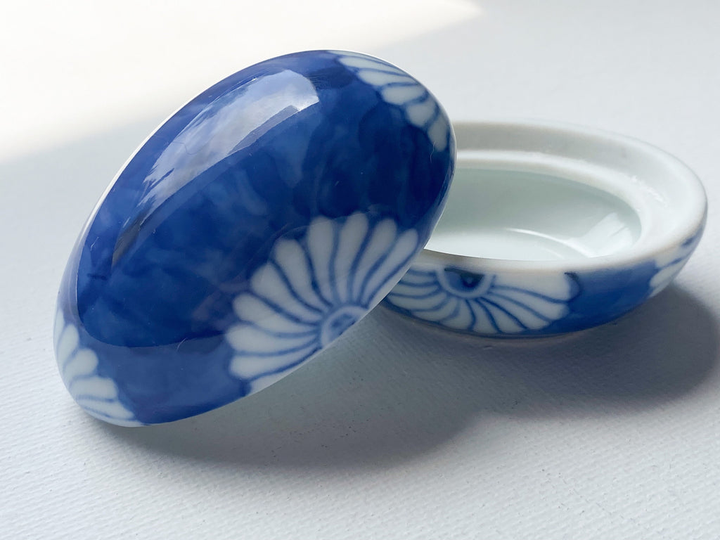 Akina Egg Trinket Box - Vintage Blue and White Porcelain Egg Keepsake Box/Treasure Box/Pill Box/Easter Decoration/Easter Décor/Holiday Decor