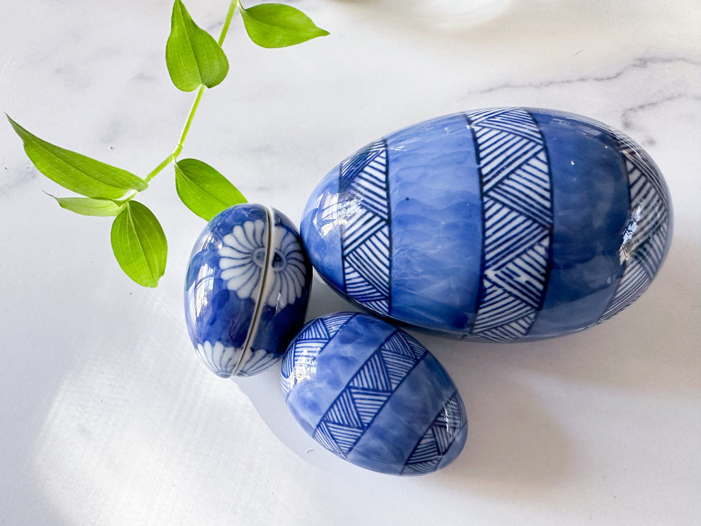 Akina Egg Trinket Box - Vintage Blue and White Porcelain Egg Keepsake Box/Treasure Box/Pill Box/Easter Decoration/Easter Décor/Holiday Decor