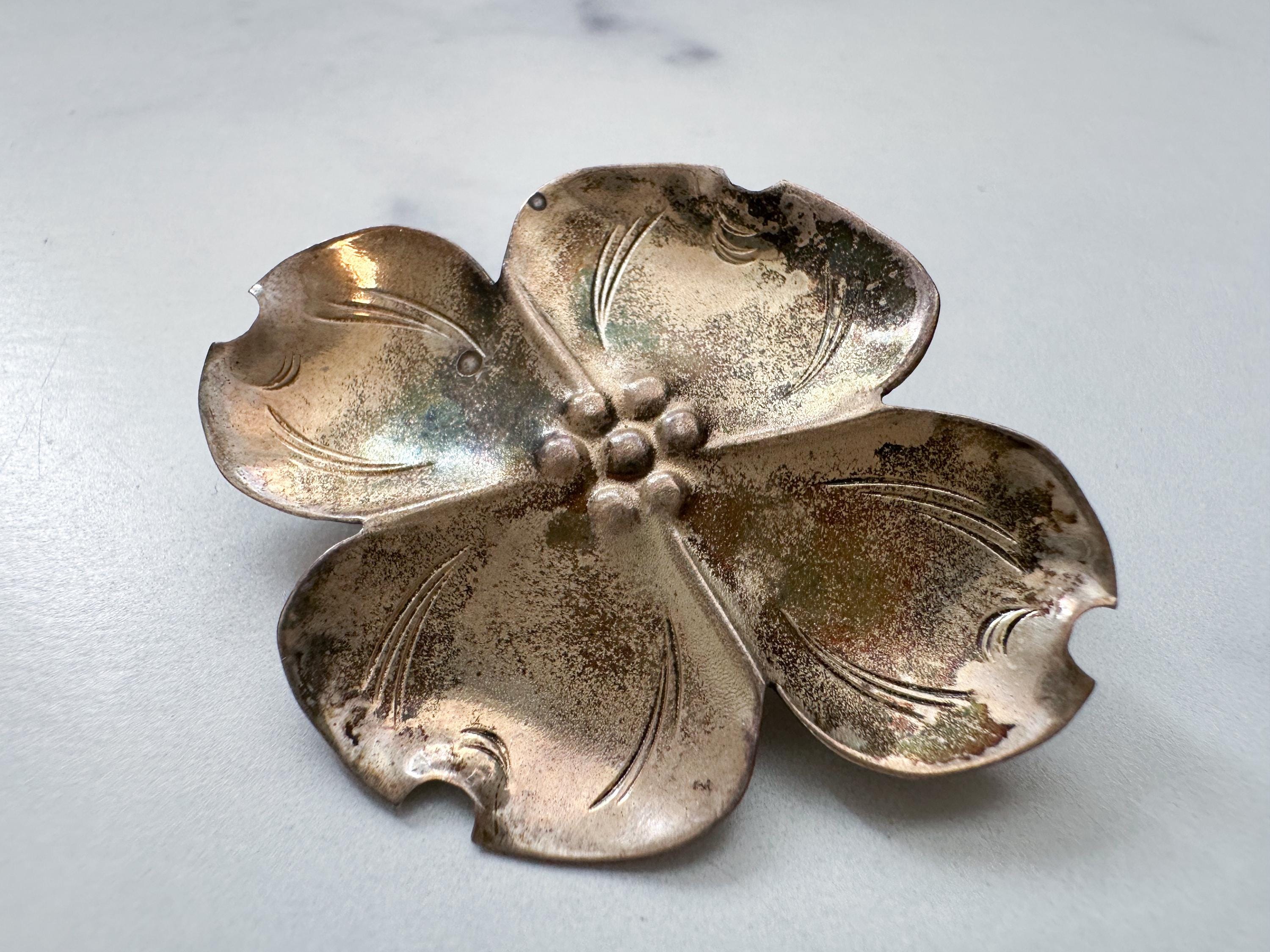 Dogwood Flower Pin